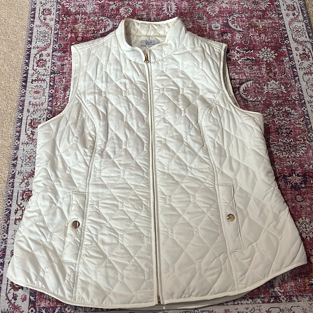Women’s Croft and Barrel ivory puffer vest size large
